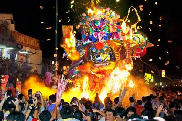 Ancestral Offerings & Incense Burning