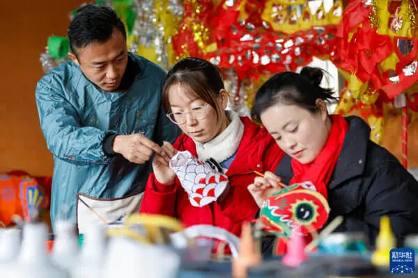 Making Colorful Lanterns