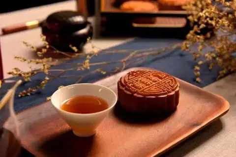 [ Traditional Mooncakes and Tea ]